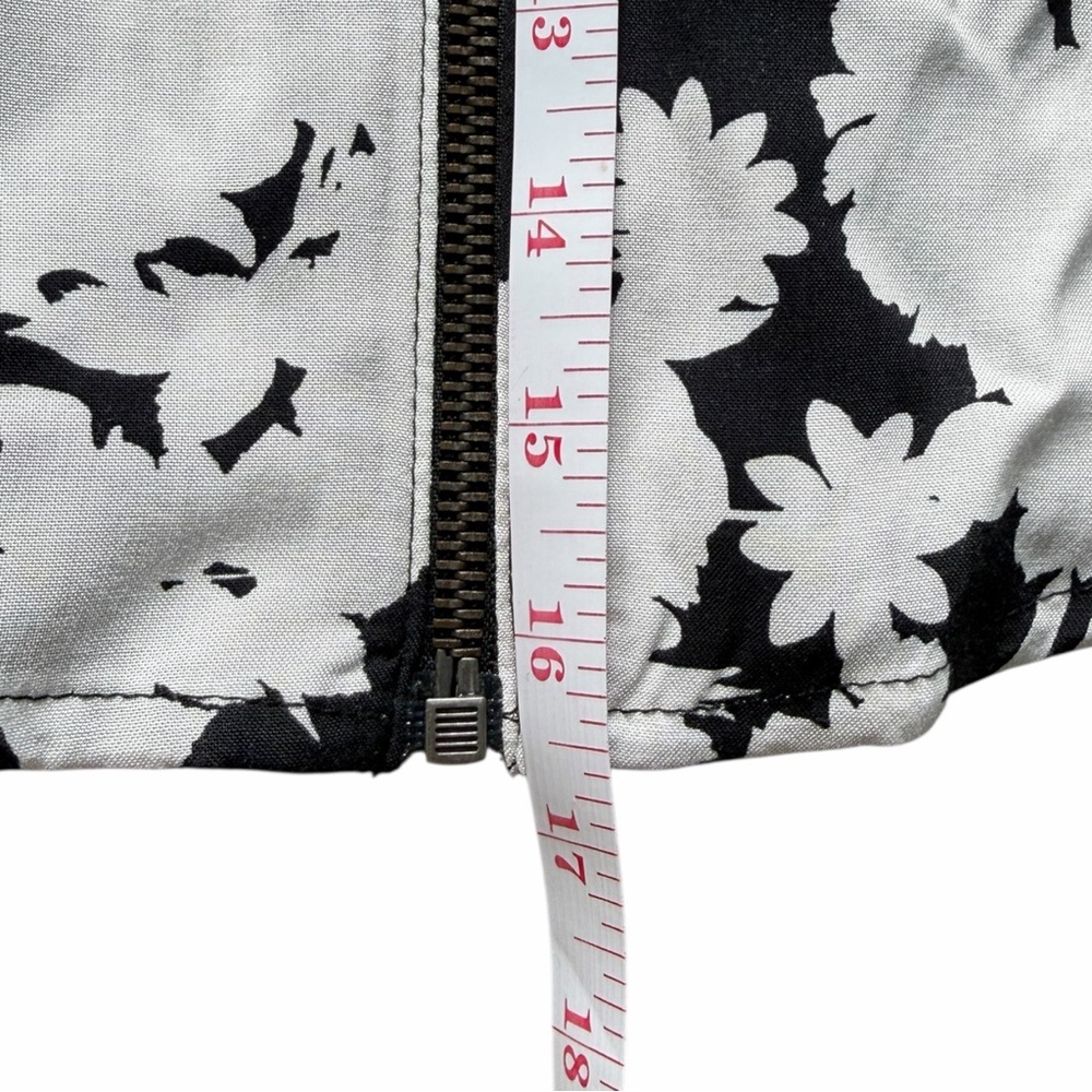 Pins & Needles Black and White Floral Skater Mini Skirt Floral Zip Up Juniors M - Picture 6 of 7